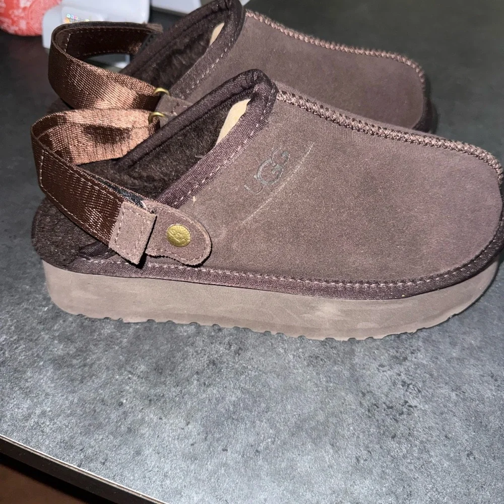 Beautiful, dark suede platform clogs - Picture 3 of 4